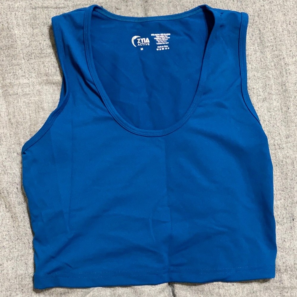 Zyia Crop